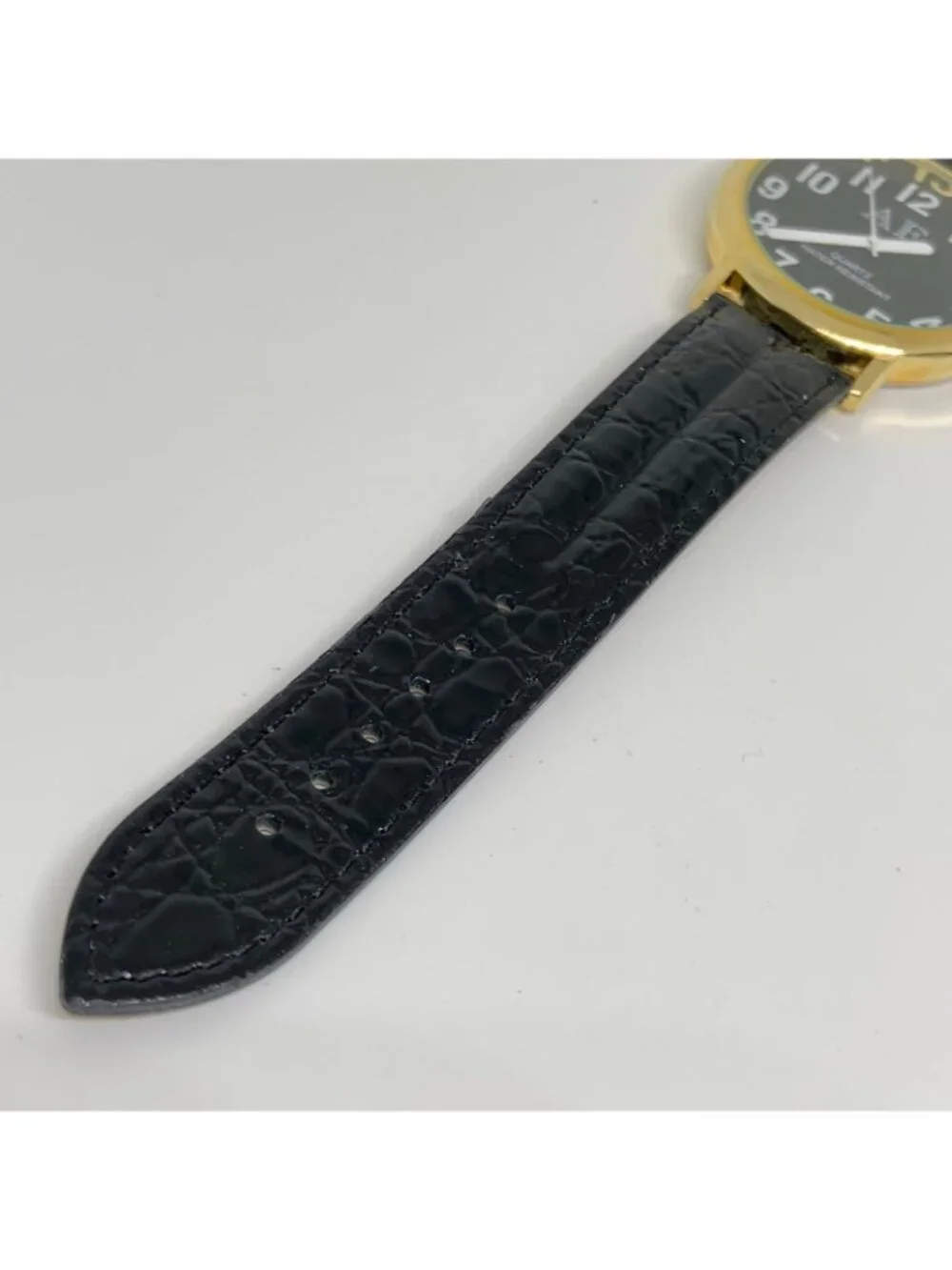 Quartz analog men’s watch gold tone 41mm easy reading black leather running